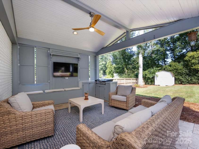 6720 Brookmeade Drive, Charlotte, NC 28226.  MLS# CAR4283734, YatesRealty ID 28273. 