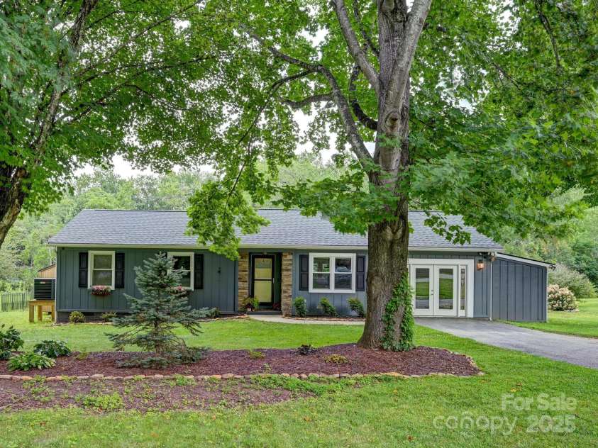 218 Blue Ridge Road, Black Mountain, NC 28711.  MLS# CAR4284698, YatesRealty ID 28276. Front View of 218 Blue Ridge Rd