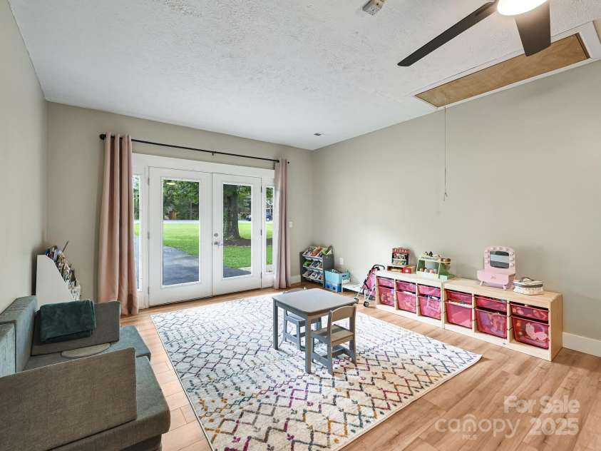 218 Blue Ridge Road, Black Mountain, NC 28711.  MLS# CAR4284698, YatesRealty ID 28276. Large den; just decide its best use