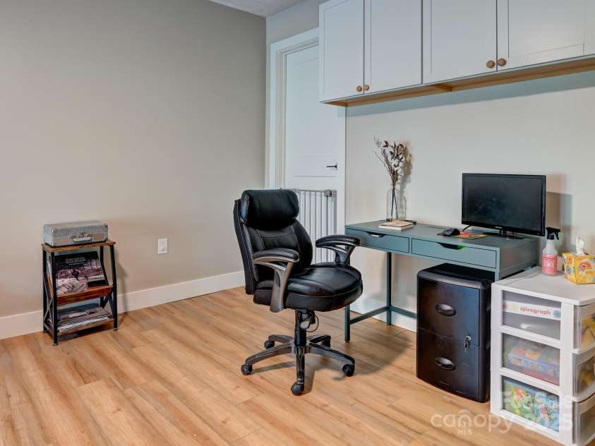 218 Blue Ridge Road, Black Mountain, NC 28711.  MLS# CAR4284698, YatesRealty ID 28276. Office space in the den