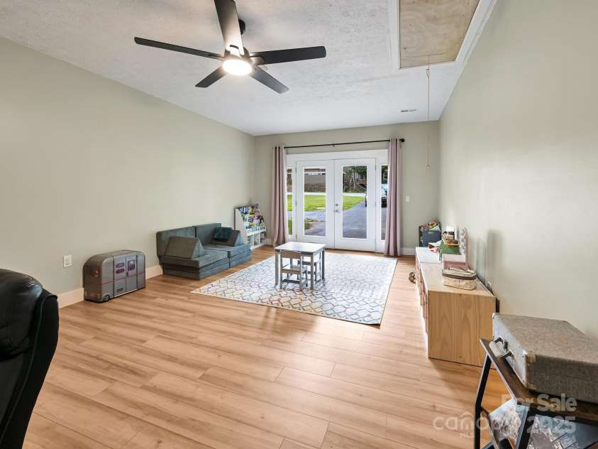 218 Blue Ridge Road, Black Mountain, NC 28711.  MLS# CAR4284698, YatesRealty ID 28276. So much room in this den