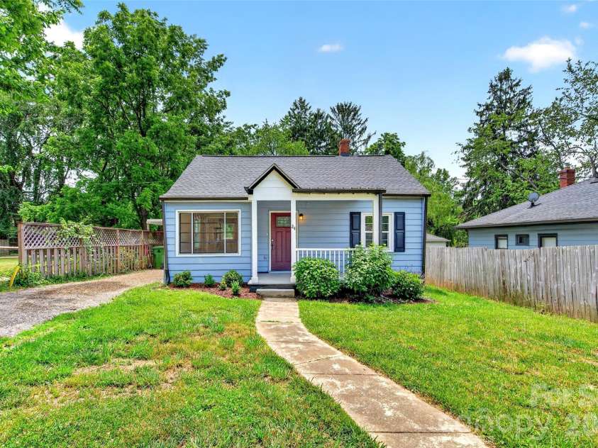 24 Dallas Street, Asheville, NC 28806.  MLS# CAR4386166, YatesRealty ID 28276. 