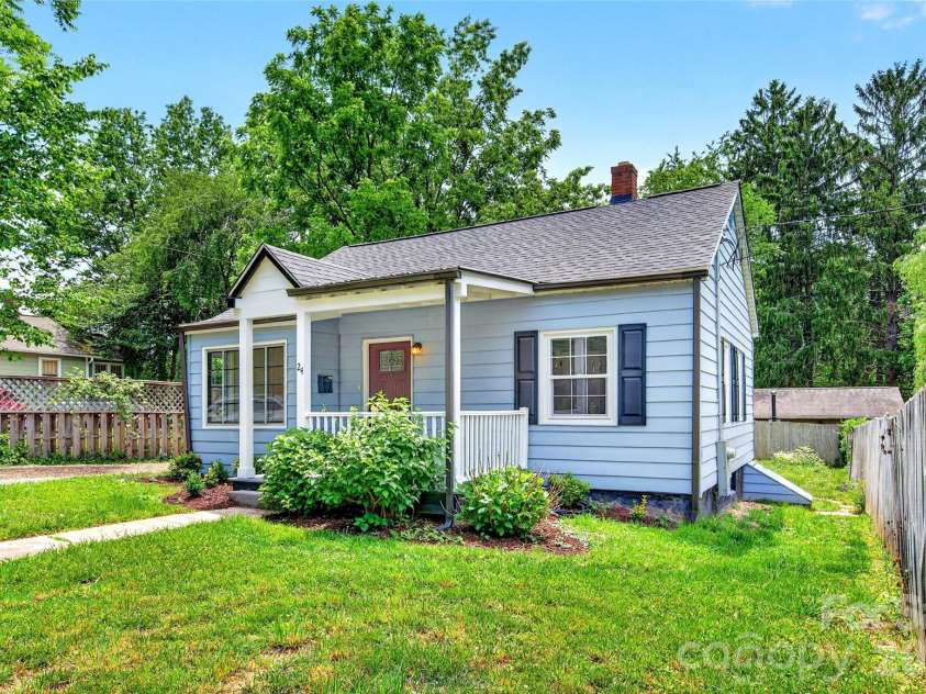 24 Dallas Street, Asheville, NC 28806.  MLS# CAR4386166, YatesRealty ID 28276. 