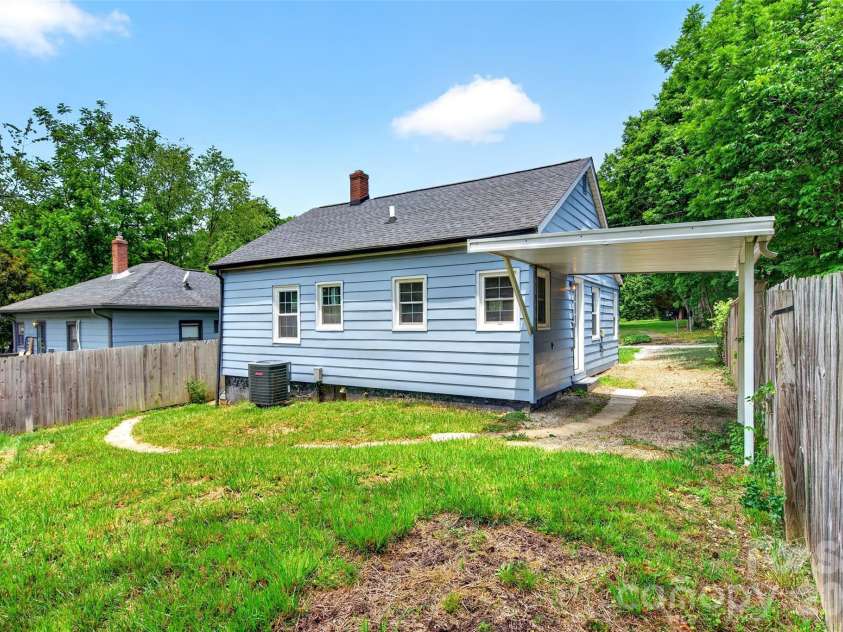 24 Dallas Street, Asheville, NC 28806.  MLS# CAR4386166, YatesRealty ID 28276. 