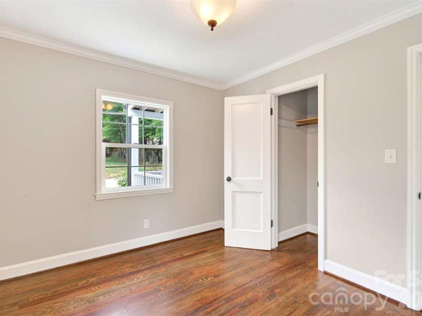 24 Dallas Street, Asheville, NC 28806.  MLS# CAR4386166, YatesRealty ID 28276. 