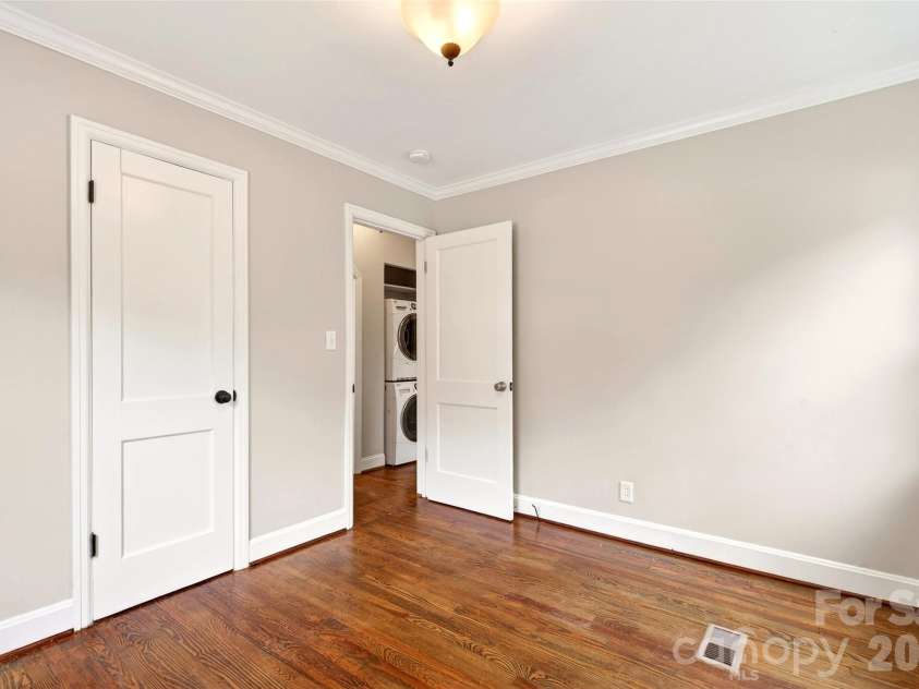 24 Dallas Street, Asheville, NC 28806.  MLS# CAR4386166, YatesRealty ID 28276. 