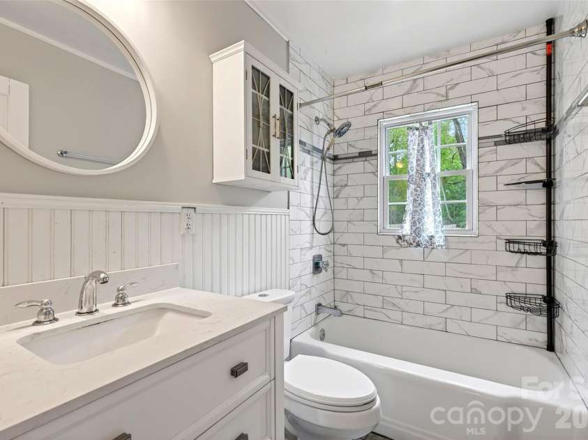 24 Dallas Street, Asheville, NC 28806.  MLS# CAR4386166, YatesRealty ID 28276. 