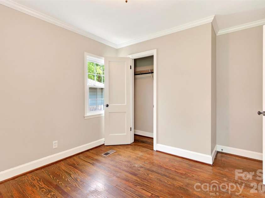 24 Dallas Street, Asheville, NC 28806.  MLS# CAR4386166, YatesRealty ID 28276. 