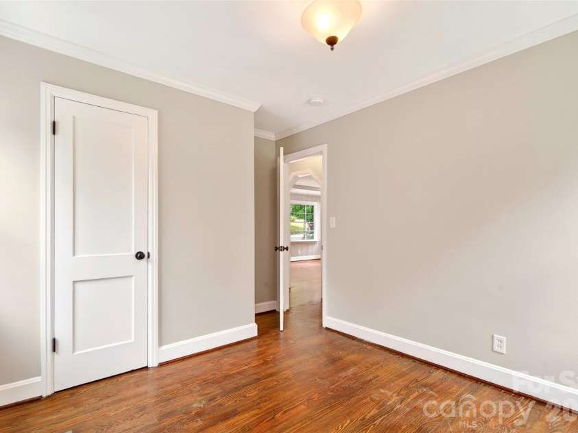 24 Dallas Street, Asheville, NC 28806.  MLS# CAR4386166, YatesRealty ID 28276. 