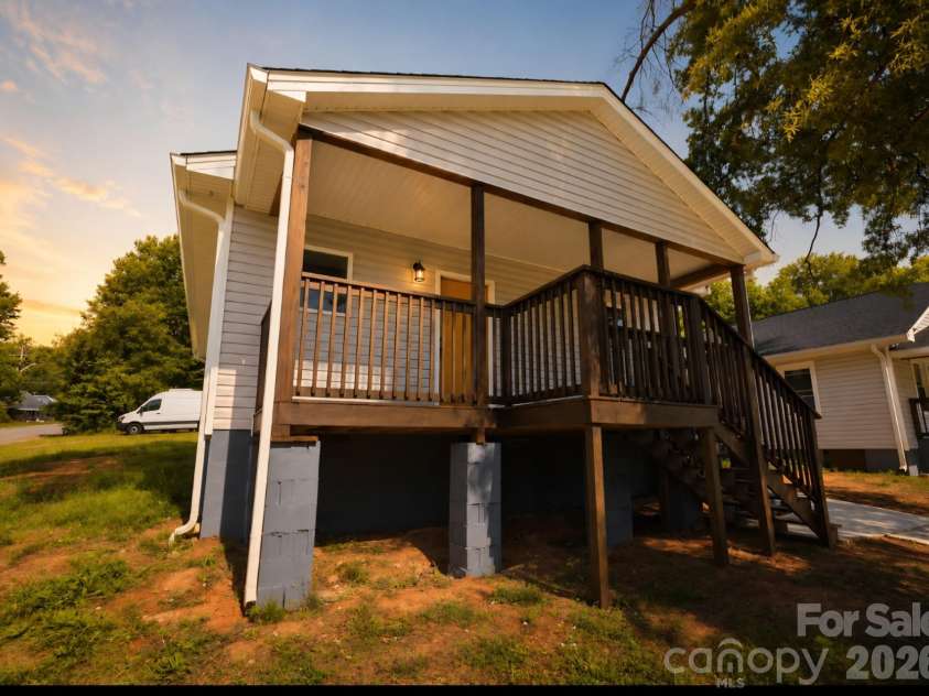 1105 8th Street, Statesville, NC 28677.  MLS# CAR4389488, YatesRealty ID 28277. 