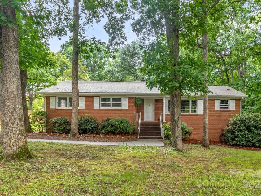 1623 Lumarka Drive, Charlotte, NC 28212.  MLS# CAR4276170, YatesRealty ID 28278. 1623 Lumarka