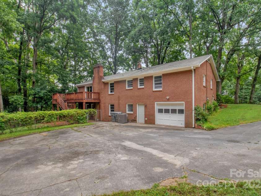 1623 Lumarka Drive, Charlotte, NC 28212.  MLS# CAR4276170, YatesRealty ID 28278. 