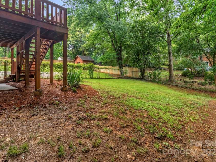 1623 Lumarka Drive, Charlotte, NC 28212.  MLS# CAR4276170, YatesRealty ID 28278. 