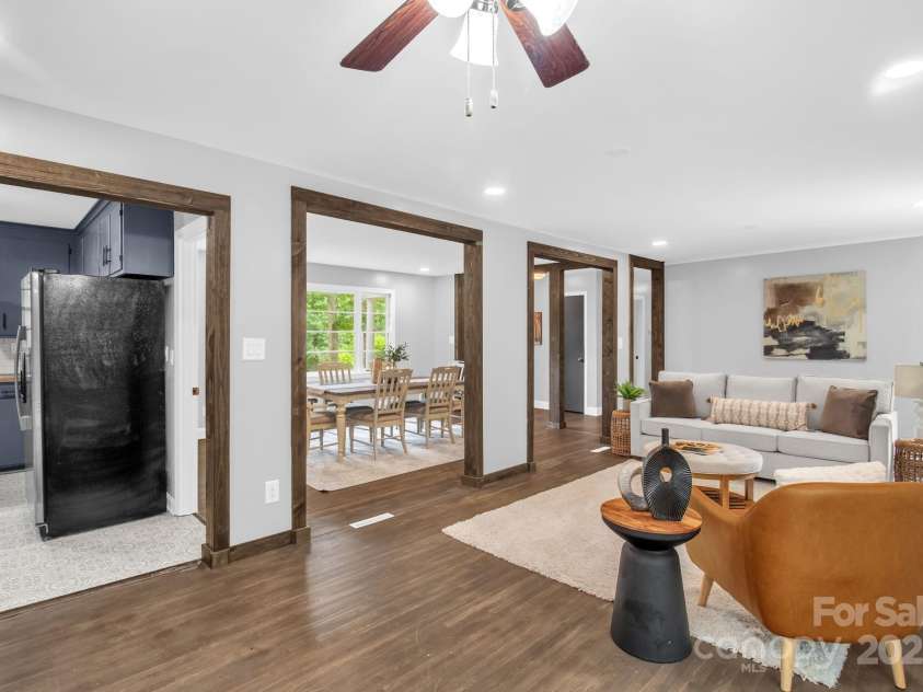 1623 Lumarka Drive, Charlotte, NC 28212.  MLS# CAR4276170, YatesRealty ID 28278. Living/Family