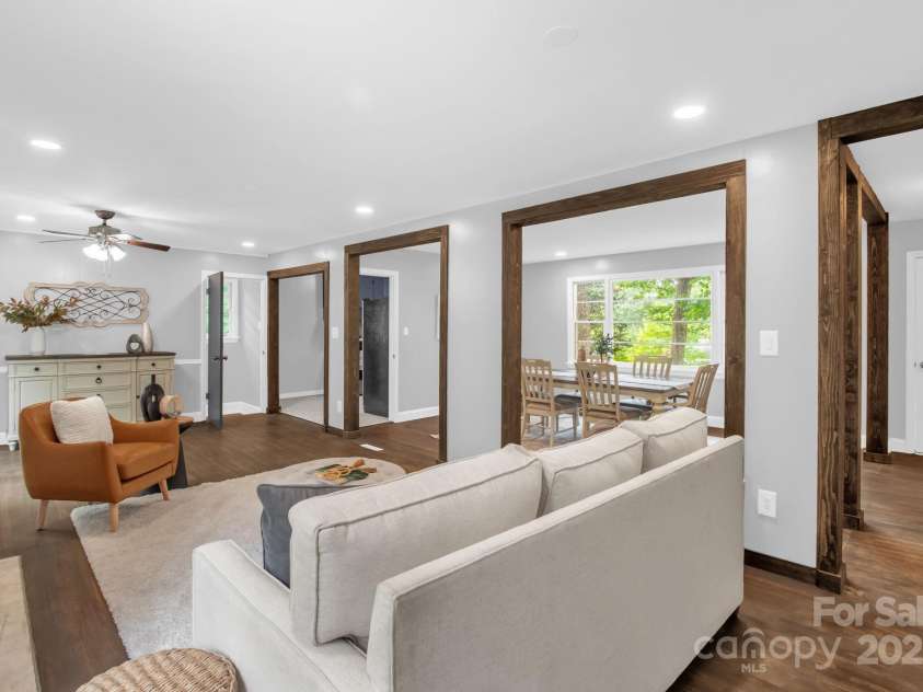 1623 Lumarka Drive, Charlotte, NC 28212.  MLS# CAR4276170, YatesRealty ID 28278. Living/Family Room