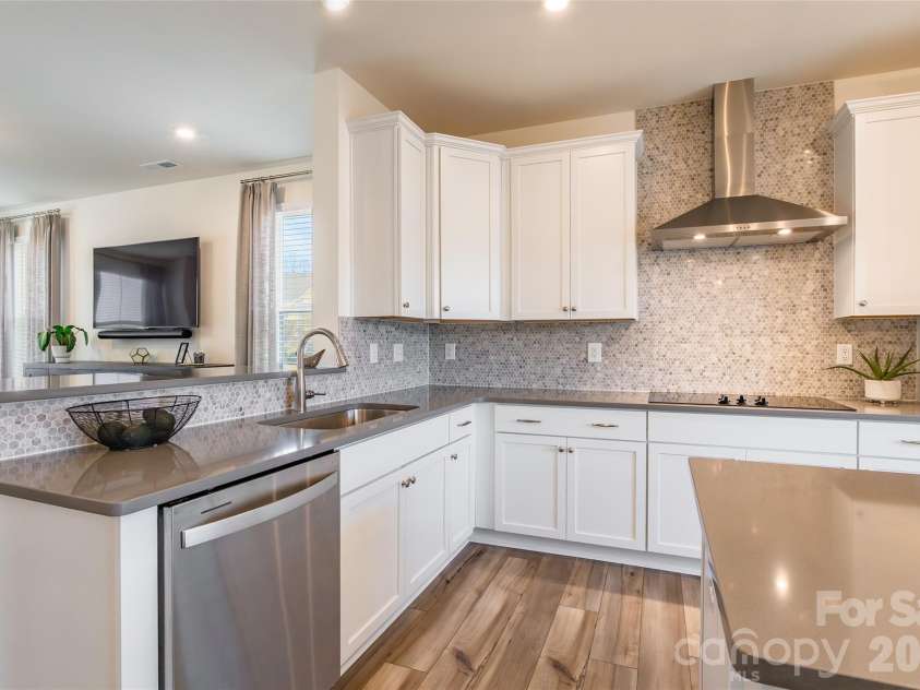 2106 Magnolia Blossom Way, Charlotte, NC 28211.  MLS# CAR4346843, YatesRealty ID 2828. 