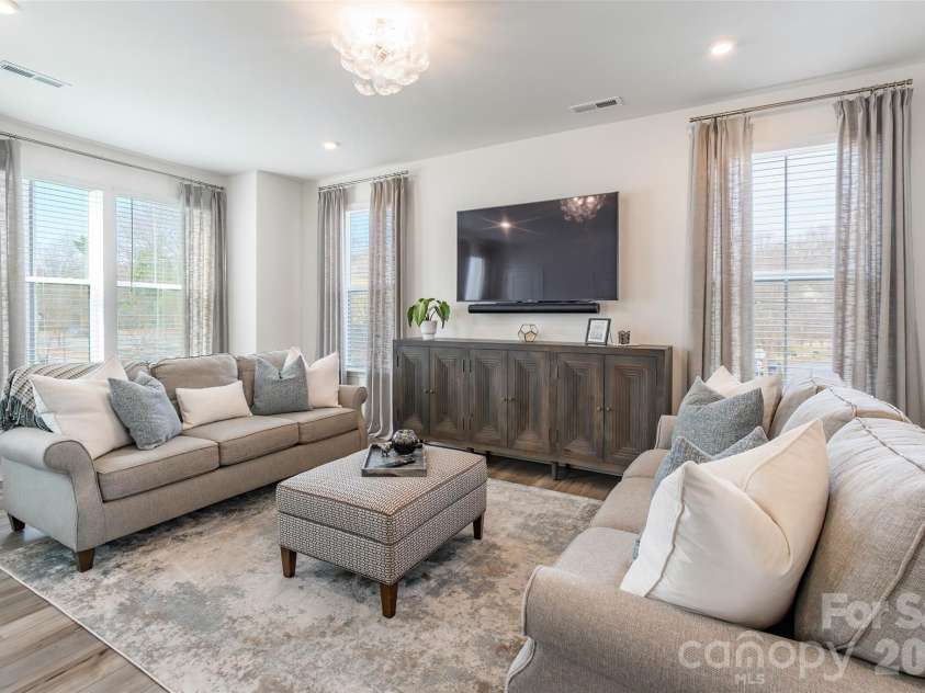 2106 Magnolia Blossom Way, Charlotte, NC 28211.  MLS# CAR4346843, YatesRealty ID 2828. 