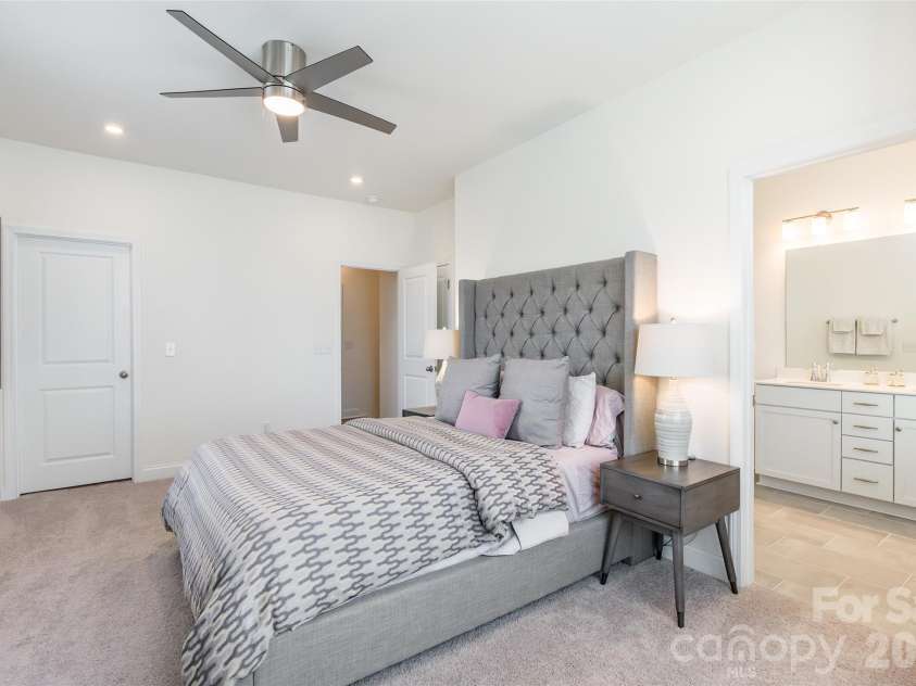 2106 Magnolia Blossom Way, Charlotte, NC 28211.  MLS# CAR4346843, YatesRealty ID 2828. 
