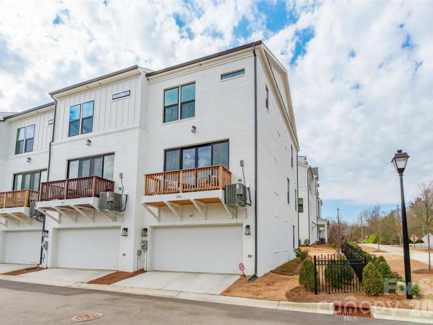 2106 Magnolia Blossom Way, Charlotte, NC 28211.  MLS# CAR4346843, YatesRealty ID 2828. 