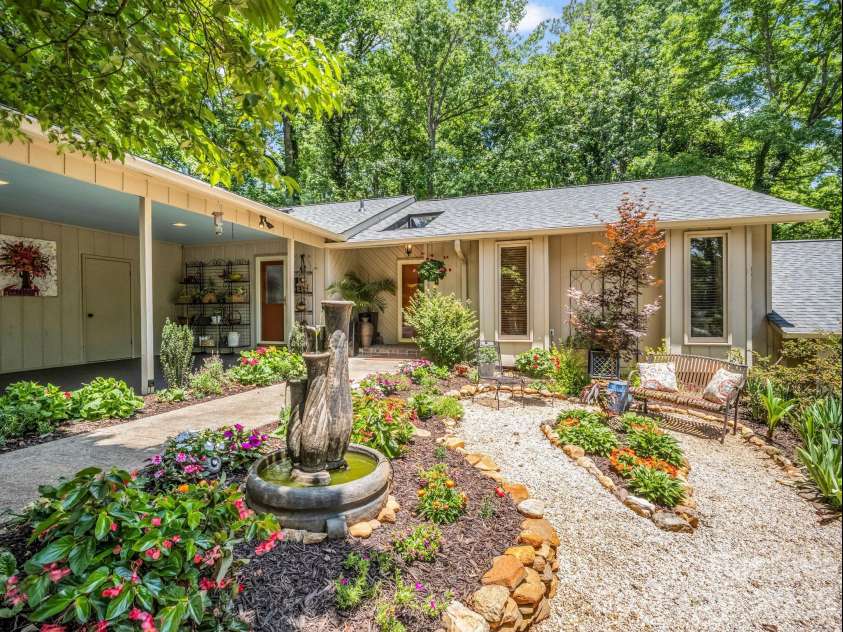 154 Fairlane Road, Columbus, NC 28722.  MLS# CAR4389133, YatesRealty ID 28280. 