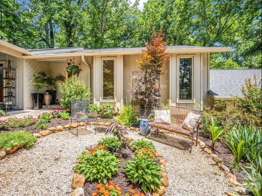 154 Fairlane Road, Columbus, NC 28722.  MLS# CAR4389133, YatesRealty ID 28280. 