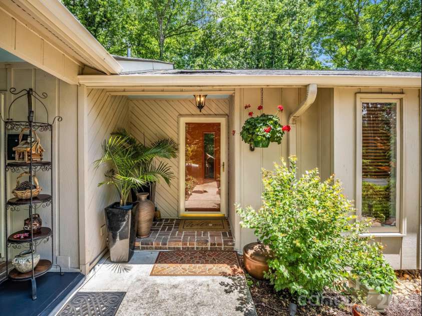 154 Fairlane Road, Columbus, NC 28722.  MLS# CAR4389133, YatesRealty ID 28280. 