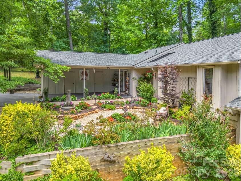 154 Fairlane Road, Columbus, NC 28722.  MLS# CAR4389133, YatesRealty ID 28280. 