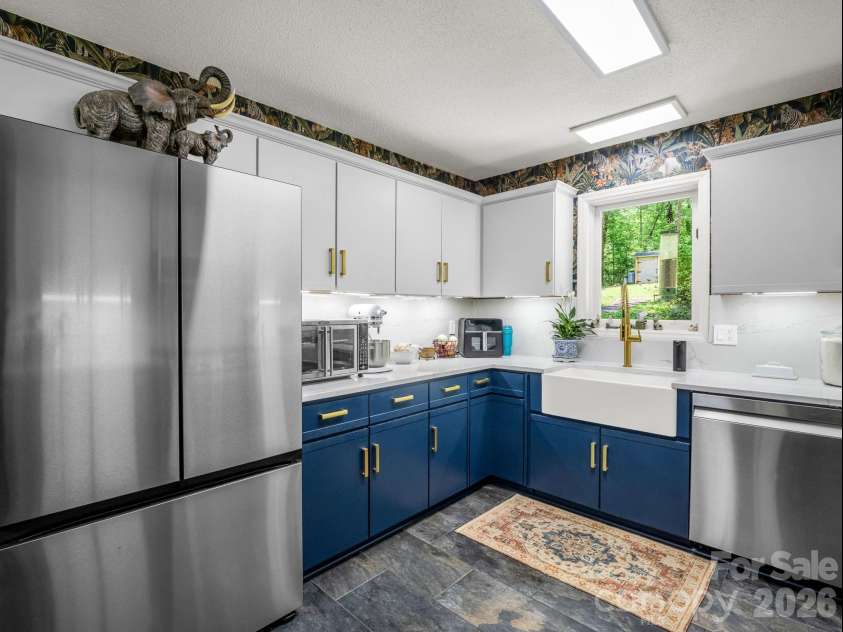 154 Fairlane Road, Columbus, NC 28722.  MLS# CAR4389133, YatesRealty ID 28280. 