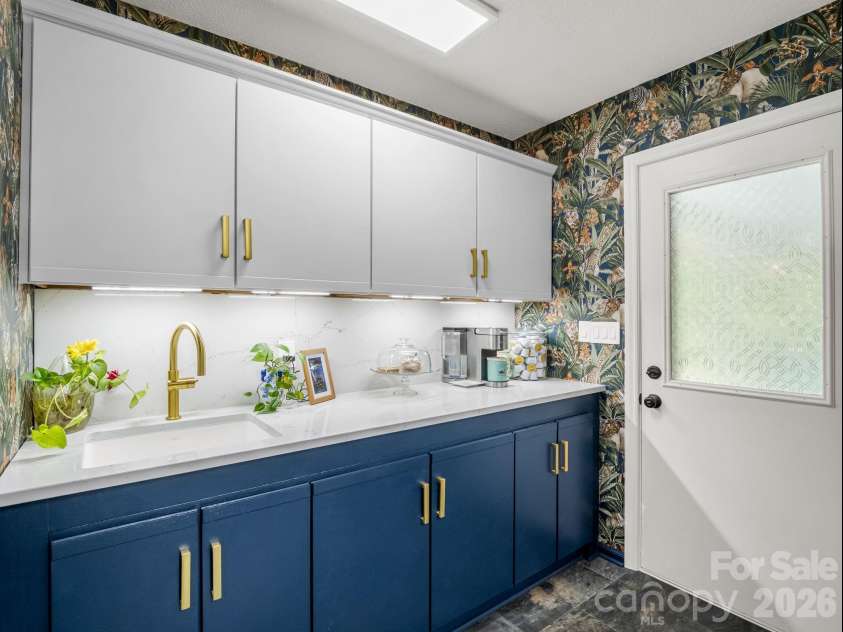 154 Fairlane Road, Columbus, NC 28722.  MLS# CAR4389133, YatesRealty ID 28280. 