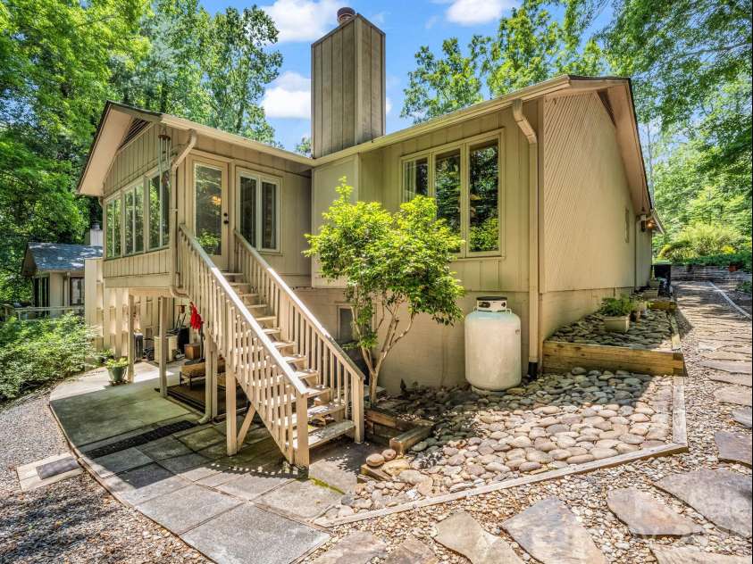 154 Fairlane Road, Columbus, NC 28722.  MLS# CAR4389133, YatesRealty ID 28280. 