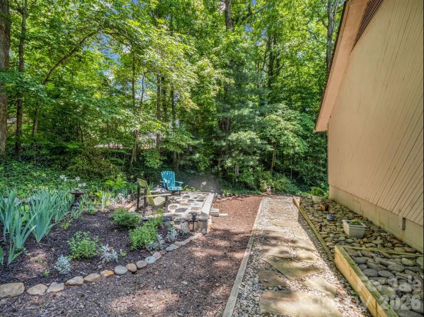 154 Fairlane Road, Columbus, NC 28722.  MLS# CAR4389133, YatesRealty ID 28280. 