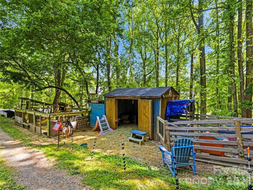 103 Old US 19 23 Highway, Candler, NC 28715.  MLS# CAR4367425, YatesRealty ID 28281. 