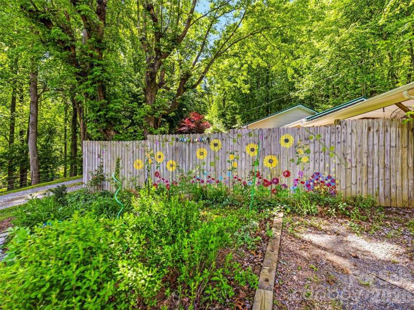 103 Old US 19 23 Highway, Candler, NC 28715.  MLS# CAR4367425, YatesRealty ID 28281. 