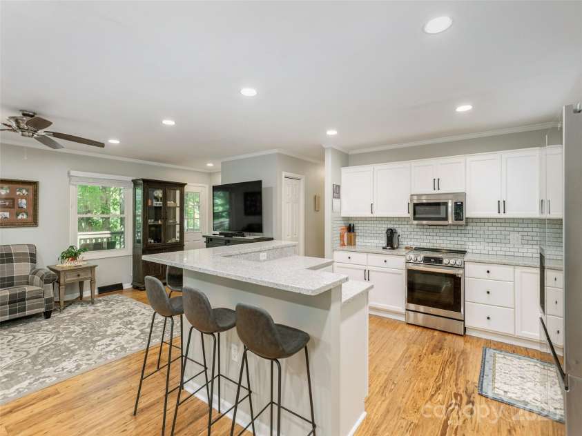 27 Walker Cove Road, Black Mountain, NC 28711.  MLS# CAR4277412, YatesRealty ID 28281. 