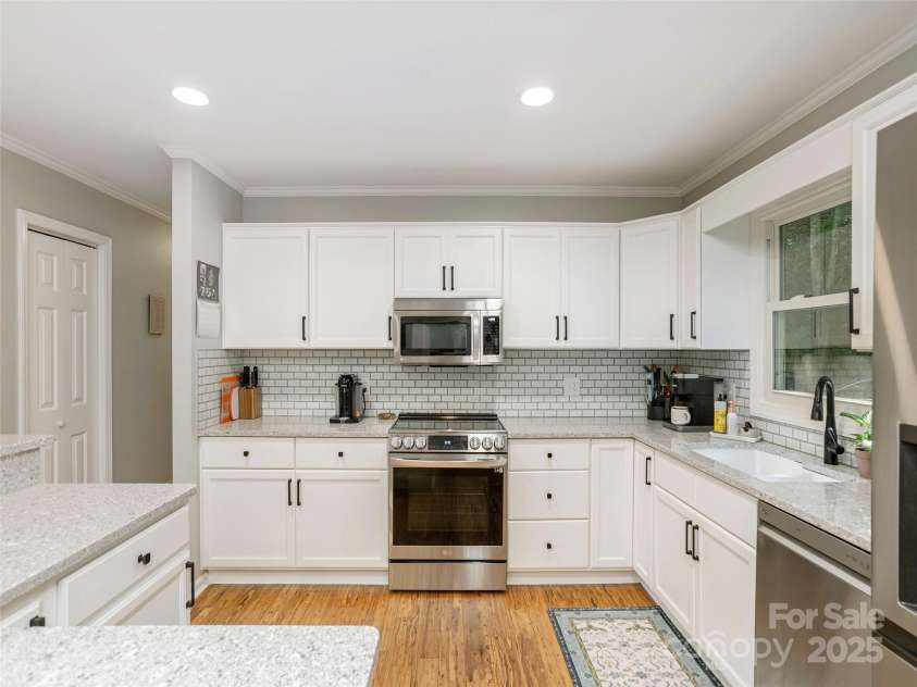 27 Walker Cove Road, Black Mountain, NC 28711.  MLS# CAR4277412, YatesRealty ID 28281. 