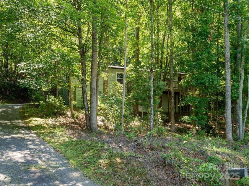 27 Walker Cove Road, Black Mountain, NC 28711.  MLS# CAR4277412, YatesRealty ID 28281. 