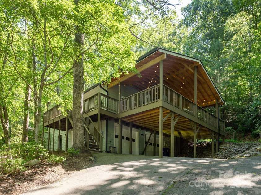 27 Walker Cove Road, Black Mountain, NC 28711.  MLS# CAR4277412, YatesRealty ID 28281. 