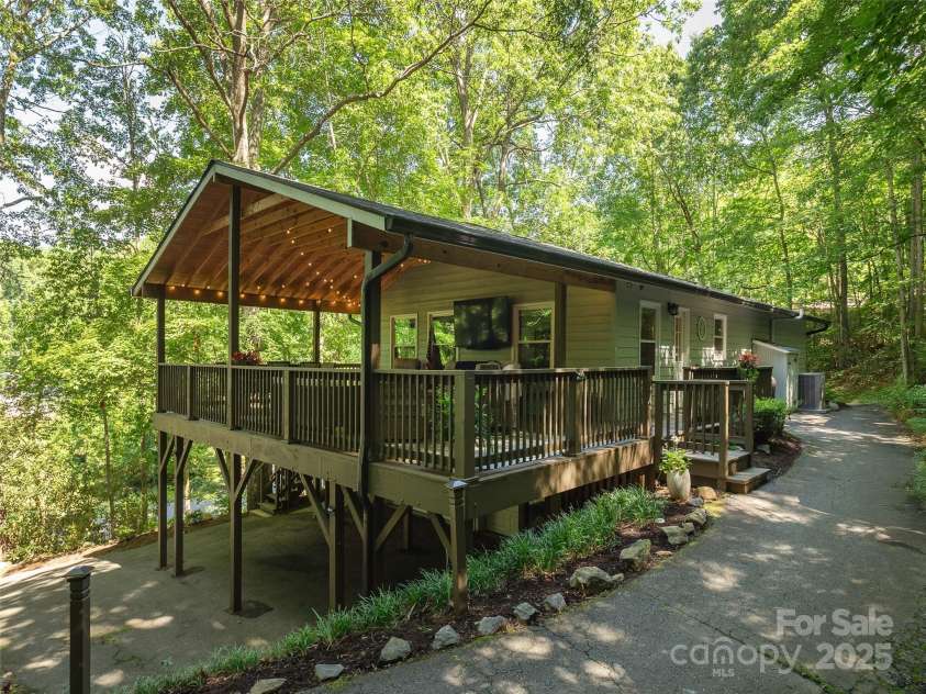 27 Walker Cove Road, Black Mountain, NC 28711.  MLS# CAR4277412, YatesRealty ID 28281. 