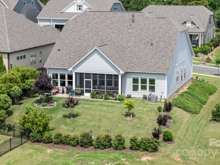 10016 St Kitts Landing Lane, Charlotte, NC 28278.  MLS# CAR4261578, YatesRealty ID 28282. Aerial photo of back yard