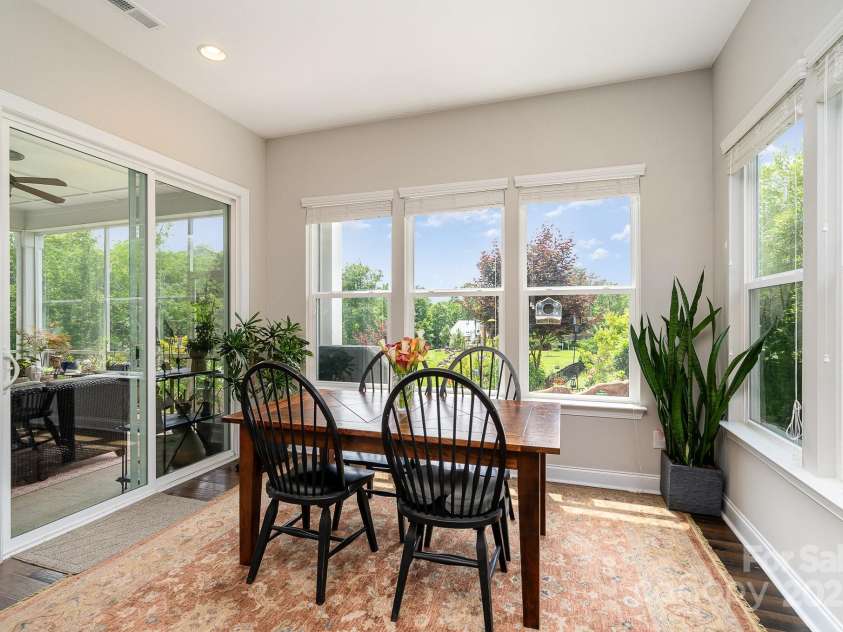 10016 St Kitts Landing Lane, Charlotte, NC 28278.  MLS# CAR4261578, YatesRealty ID 28282. Breakfast room