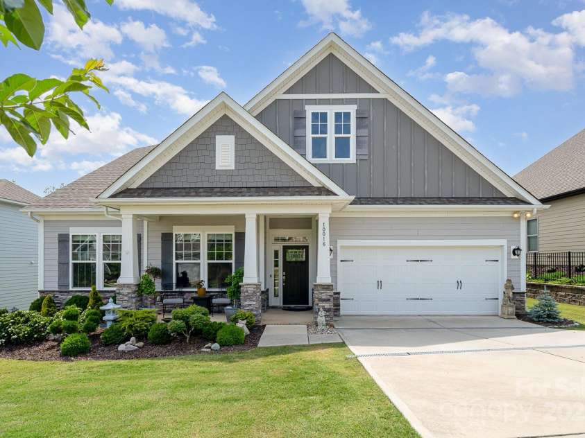 10016 St Kitts Landing Lane, Charlotte, NC 28278.  MLS# CAR4261578, YatesRealty ID 28282. Front view from street