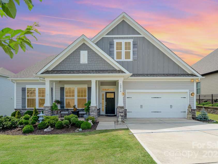 10016 St Kitts Landing Lane, Charlotte, NC 28278.  MLS# CAR4261578, YatesRealty ID 28282. Front view w/sunset