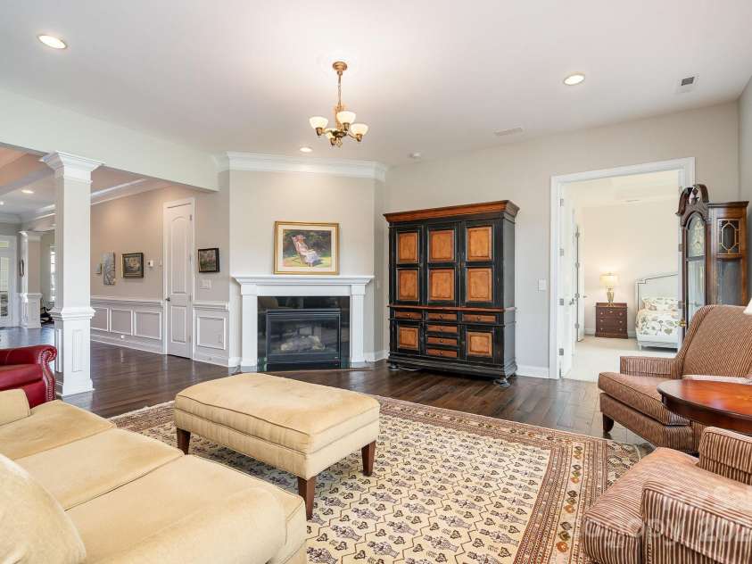10016 St Kitts Landing Lane, Charlotte, NC 28278.  MLS# CAR4261578, YatesRealty ID 28282. Open concept view from breakfast room