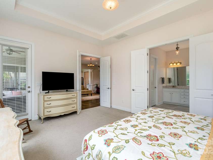 10016 St Kitts Landing Lane, Charlotte, NC 28278.  MLS# CAR4261578, YatesRealty ID 28282. Primary bedroom w/door to screened porch