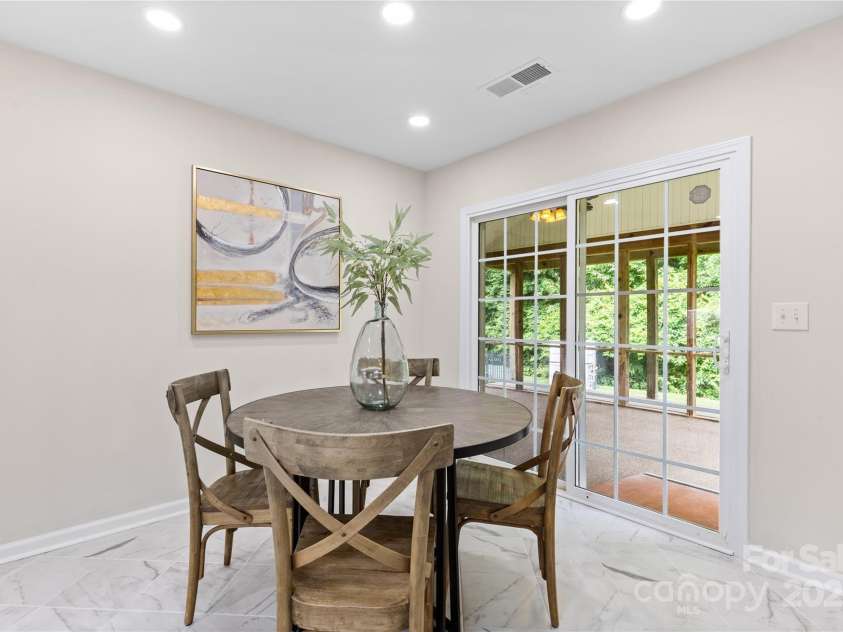 3008 Cornflower Lane, Indian Trail, NC 28079.  MLS# CAR4268218, YatesRealty ID 28284. Breakfast area