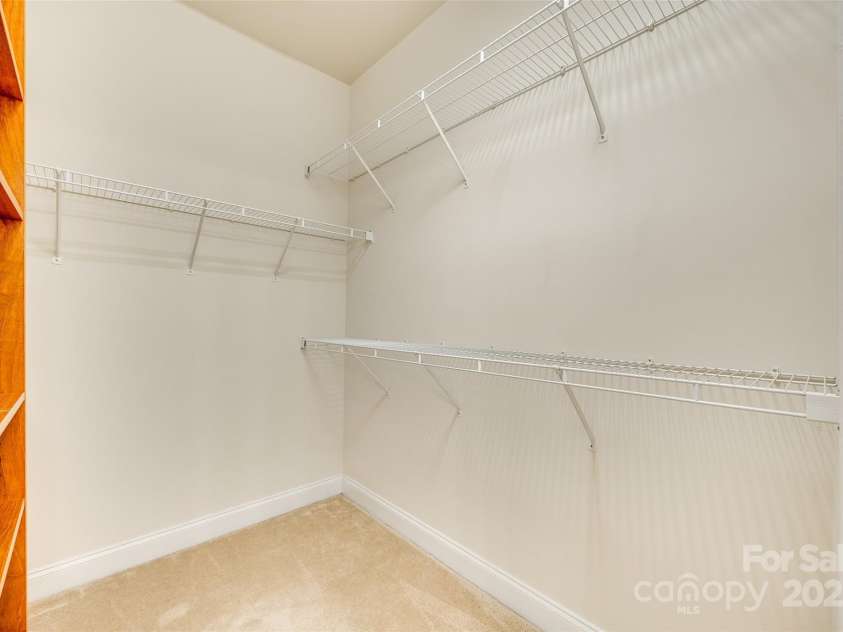 2107 Castle Court, Matthews, NC 28105.  MLS# CAR4239887, YatesRealty ID 28285. 