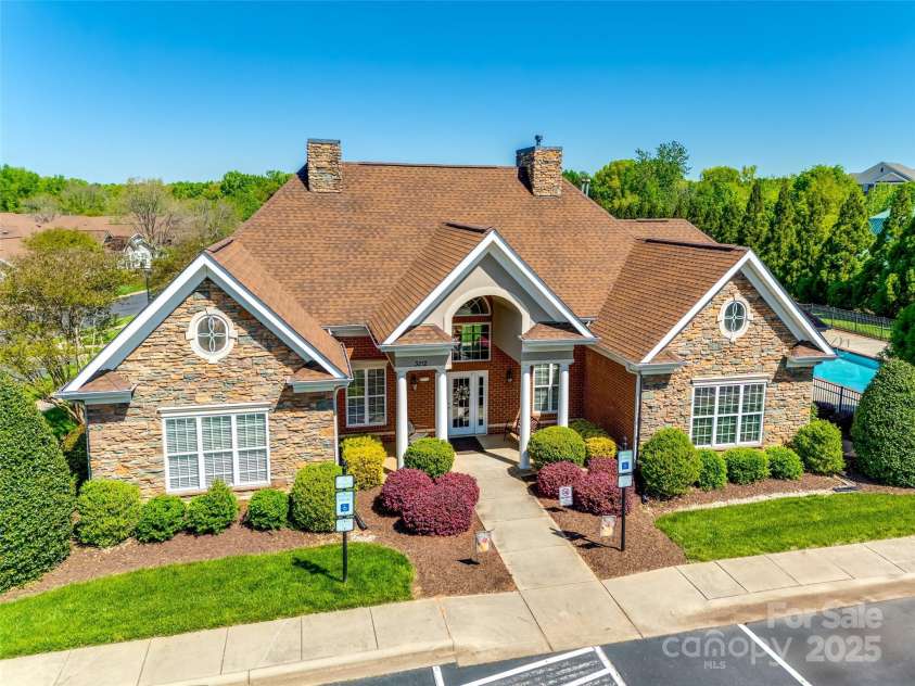 2107 Castle Court, Matthews, NC 28105.  MLS# CAR4239887, YatesRealty ID 28285. 