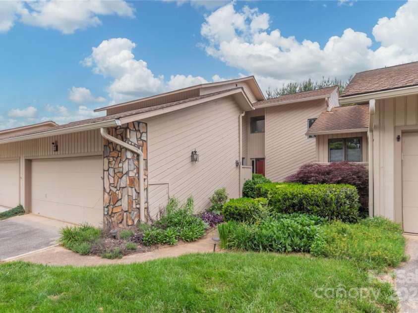 111 Clubwood Court, Asheville, NC 28803.  MLS# CAR4257761, YatesRealty ID 28286. 