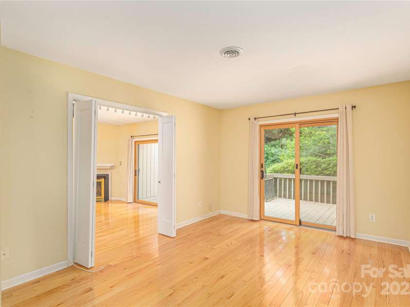 111 Clubwood Court, Asheville, NC 28803.  MLS# CAR4257761, YatesRealty ID 28286. 