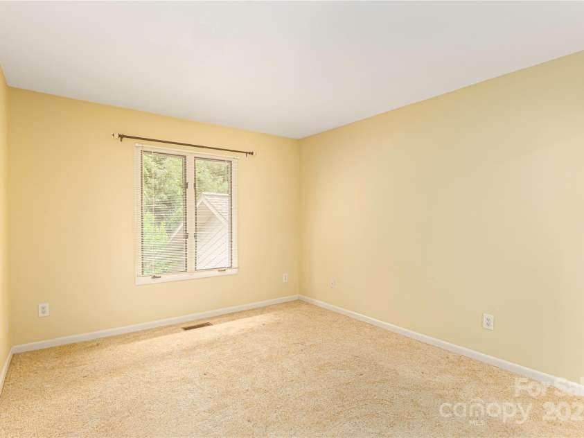 111 Clubwood Court, Asheville, NC 28803.  MLS# CAR4257761, YatesRealty ID 28286. 